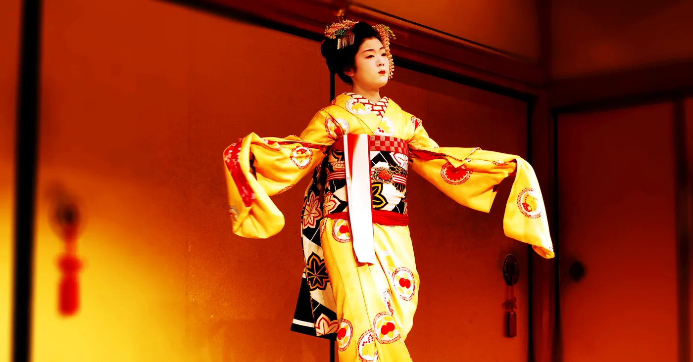 kimono traditional dancer