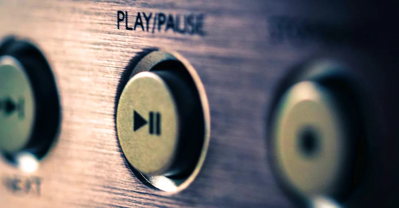 play pause button on stereo